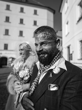 „Když se samec hlubinné ryby Anglerfish potká se samičkou, rozpustí se navzájem v sobě a sdílejí svá těla navždy. Hluboká...