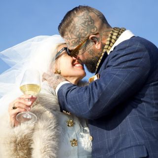 Oblek: Manemo Saty: Asos Prsteny: Jakub Libal Vino: Kraskopf Hodinky: Dusak Longines Sperky: Tereza Otahlikova Foto: Josef...